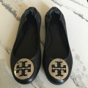 Gorgeous never worn Tory Burch flats!!😍